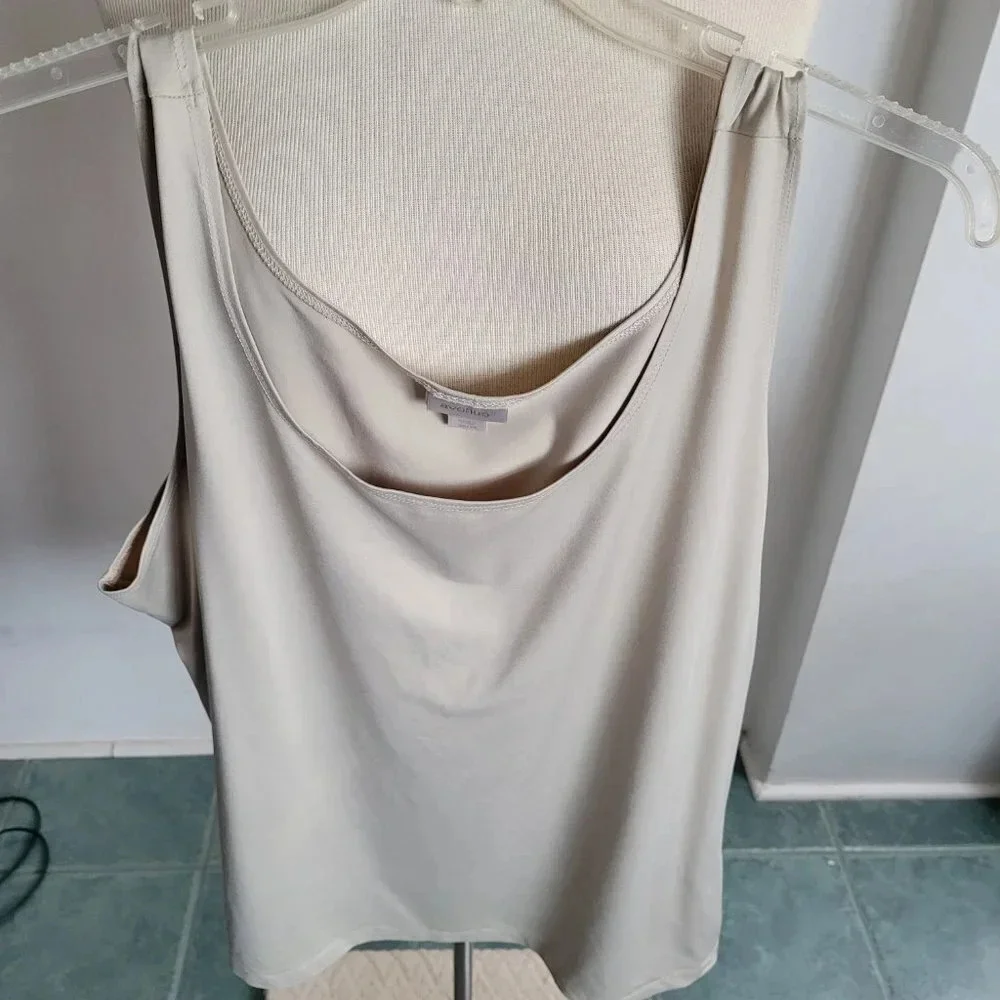 LAST CALL: Avenue Two-Piece Set (Wide Leg Crop Pants/Silver Tunic) (Size: 26/28) - Picture 8 of 12